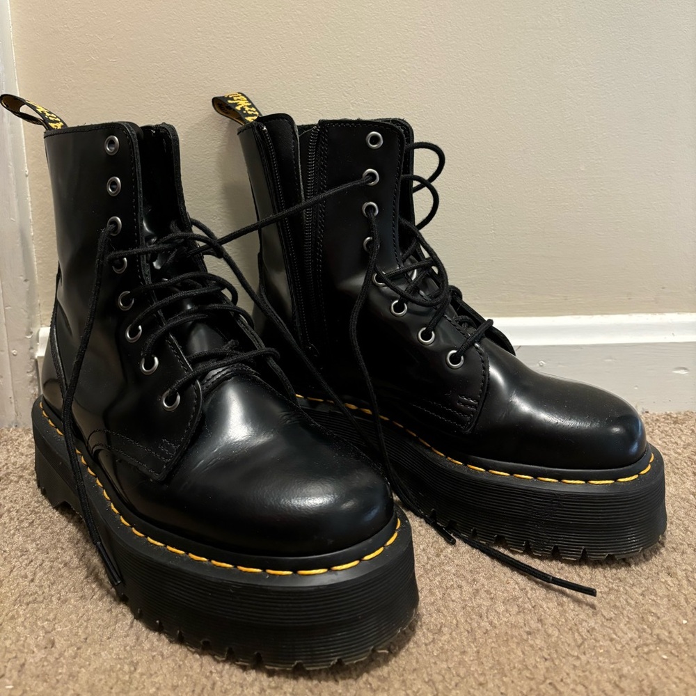 Doc martens Jadon boot - black leather women’s size 7